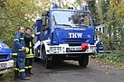 Abstimmung zwischen THW und Feuerwehr (Foto: THW Neuwied)