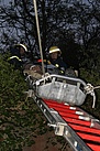 Rettung des Verletzten mittels "Schiefer Ebene" (Foto: THW Neuwied)