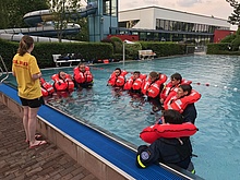 Kleidungsschwimmen im Freibad Montabaur (Foto: THW Montabaur)