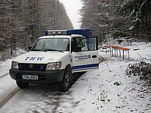 Ausgabestelle an der Laufstrecke im Wald (Foto: THW Montabaur)