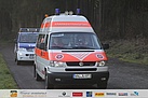 Einsatzkräfte von JUH und THW fahren die Strecke ab (Foto: muenz-sportbild.de)