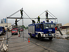 Aufbau einer EGS-Brücke in Bendorf (Foto: THW)